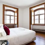 Chiado Stylish Bright Apt With Ac