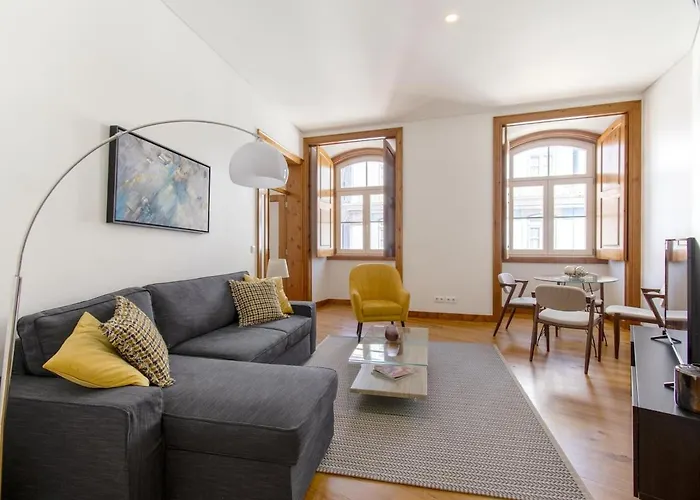 Chiado Stylish Bright Apt With Ac