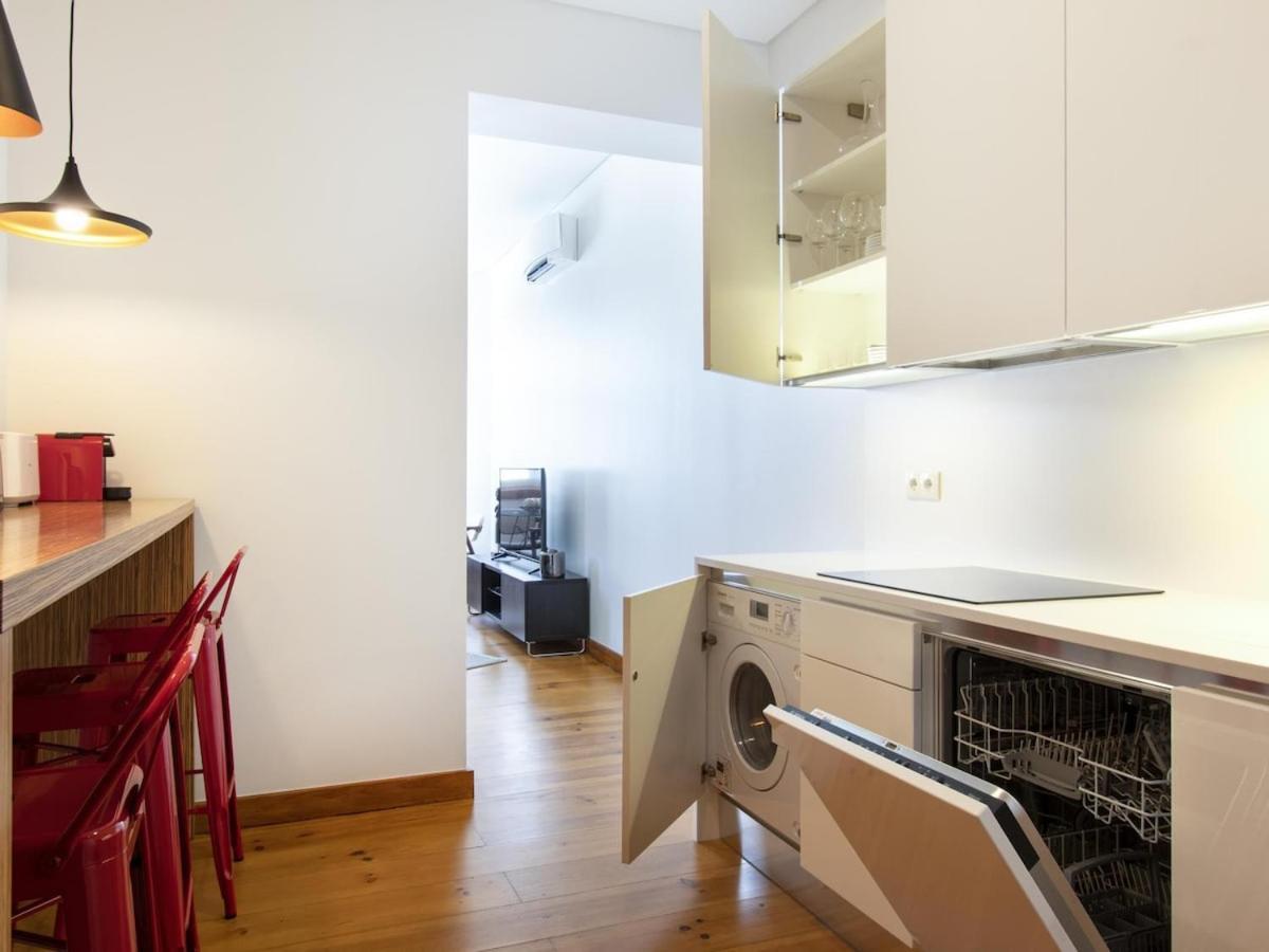Apartment Chiado Stylish Bright With Ac