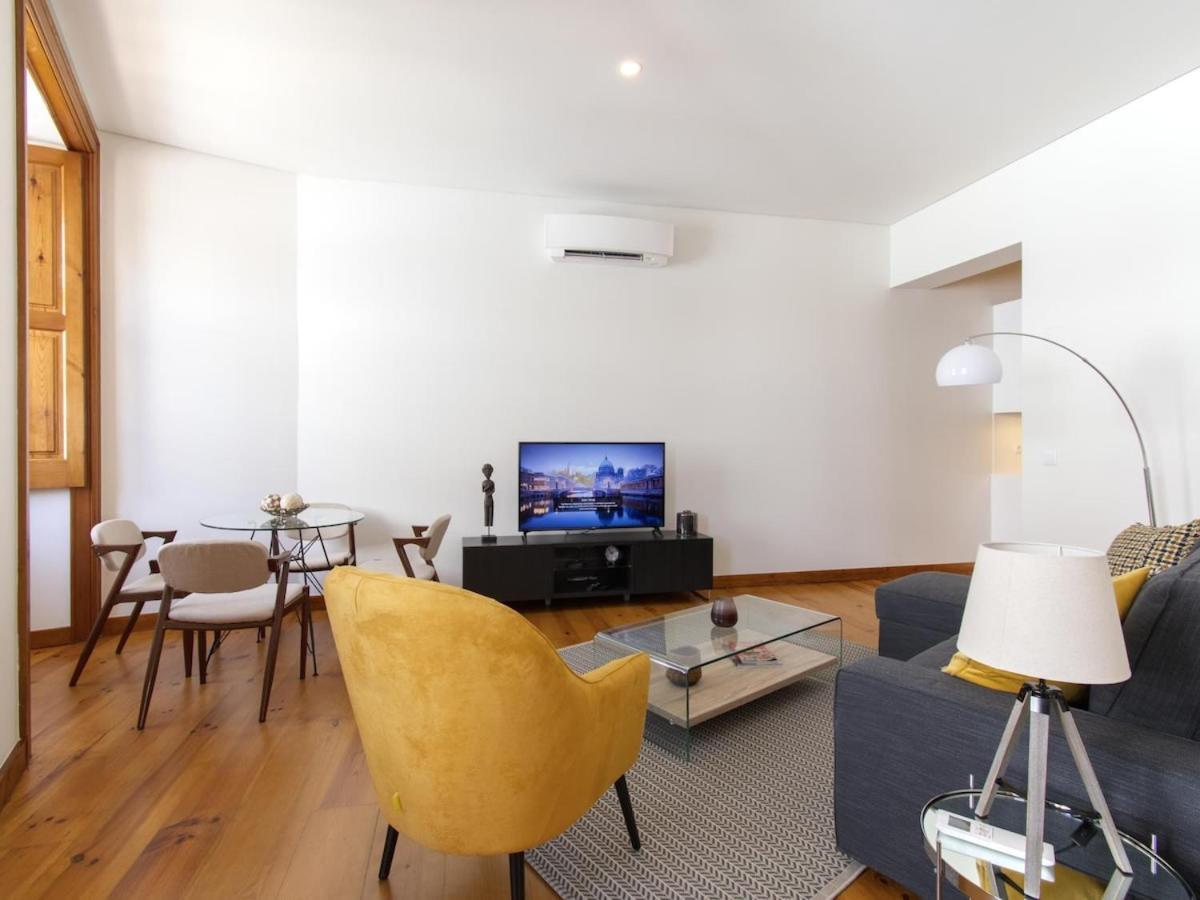 Chiado Stylish Bright With Ac Apartment