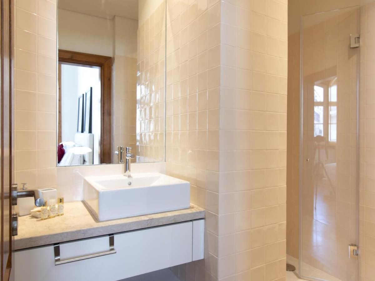 Chiado Stylish Bright With Ac Apartment